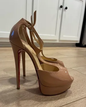 Christian Louboutin Jilopa Patent Leather Nude Stiletto Heel Size 36.5/6.5 FLAW thumbnail 1