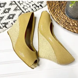 Lilly Pulitzer Tan Perforated Wedges thumbnail 2