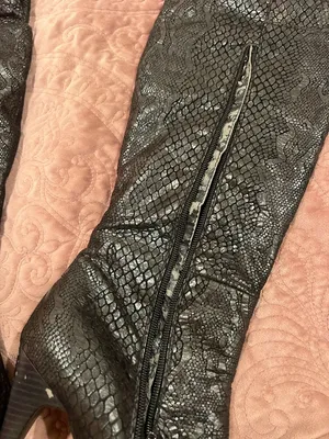 Pointed Toe High Heel Knee Boots in Black Snakeskin thumbnail 3
