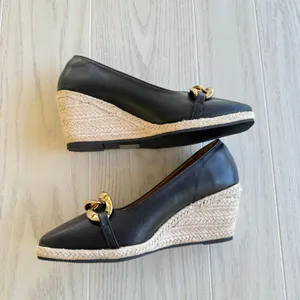 Black Espadrille Wedge Heels w/ Gold Chain – Women’s 38 / 7.5–8 thumbnail 4