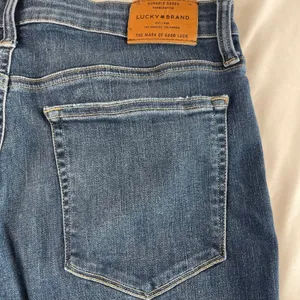 Lucky Brand Ava Skinny Jeans Women Size 10 30" x 30"‎ Dark Wash Distressed thumbnail 6