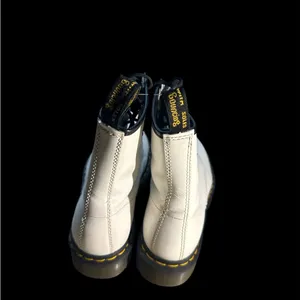 NWOT doc martens White Lace-Up Boots with Black Accents 11821 jyoo4 size 8 thumbnail 5