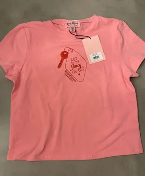 Juicy Couture Women’s M Pink Key to My Juicy Heart Graphic Baby Tee NWT thumbnail 1