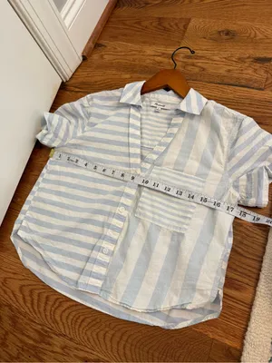 Madewell Cropped Y-Neck Button Up Shirt in Weathered Blue Mixed Stripe Size XS thumbnail 6