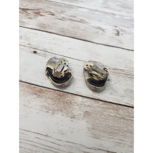 Vintage Clip On Earrings Black Oval with Silver Tone Detail - Poor Condition thumbnail 5