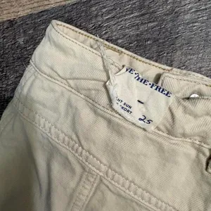 2000s Free People cream cargo short Size 25‎ thumbnail 4