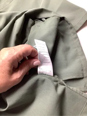 FIGS Casma Three Pocket Medical Scrub Top Olive Green V Neck Women’s Size XS EUC thumbnail 9