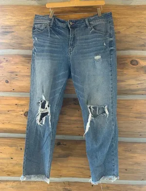 KanCan Vintage High Rise Destructed Straight Ankle Jean thumbnail 2