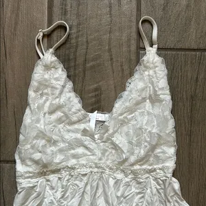 Elegant White Lace Dress thumbnail 4