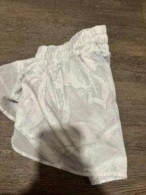 Lululemon Shorts Hotty Hot 2.5" thumbnail 3