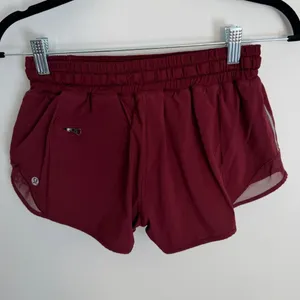 Lululemon Hotty Hot Short 2.5" size 4 thumbnail 4