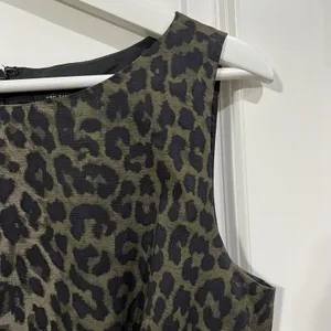 Ann Taylor‎ Size 6 Sheath Dress Animal Print High Neck Sleeveless Lined Back Zip thumbnail 4