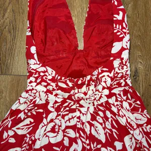 Y2K Moda Red Floral 100% Silk Halter‎ Dress Ruched Waist Size 4 Romantic flowy thumbnail 8