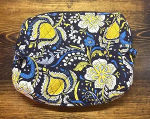 Vera Bradley Makeup‎ Bag thumbnail 1