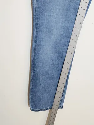 Levi’s Light Wash Mid-Rise Skinny Jeans Size 14 thumbnail 9