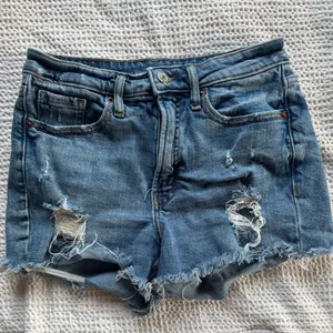 Old Navy Jean Shorts size 4 thumbnail 1