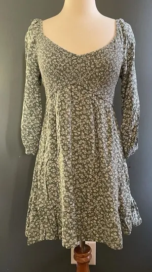 Hollister Smocked Floral‎ Print Long Sleeve Mini Dress Green Size S thumbnail 1