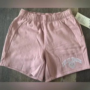 NWT Lululemon Scuba Mid-Rise Oversized‎ Short 7" *Graphic Pink Haze Womens Small thumbnail 4