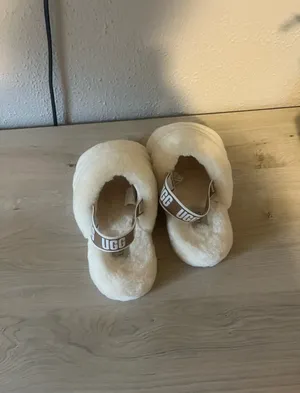 UGG Slippers thumbnail 2