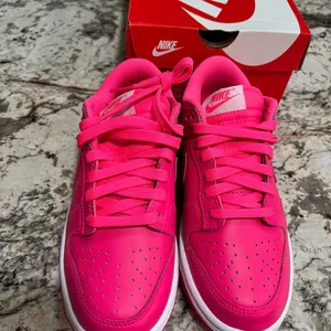 Nike Dunk Low Hyper Pink Sneakers Brand NEW ♨️ Womens Size W 6 M 4.5 Shoes Retro thumbnail 3