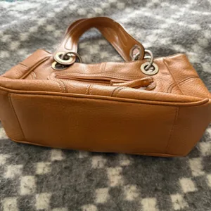 Tommy Hilfiger Y2k Tan Leather Going‎ Out Ring Shoulder Purse thumbnail 2