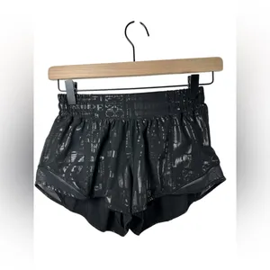 Lululemon Hotty Hot Shorts II *2.5" Manifesto 20YR Manifesto Foil Black thumbnail 3