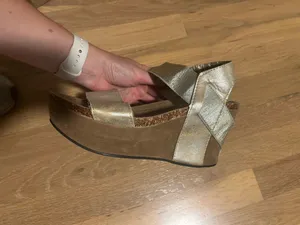 Women Pierre Dumas Gold Wedges thumbnail 3