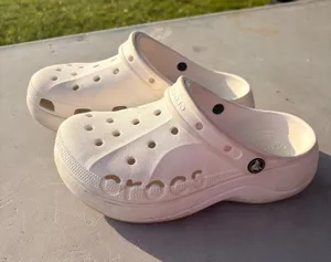 White women’s platform crocs thumbnail 1