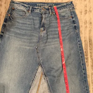 American Eagle Low Rise Denim Maxi Skirt Medium Wash Frayed Hem Size 8 thumbnail 7