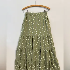 LULU'S | Green Tiered Maxi Skirt for Casual Resort‎ Wear Size XS thumbnail 4