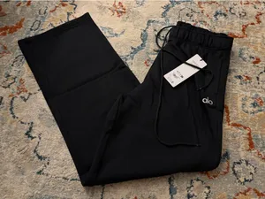NWT Alo Yoga Accolade Hoodie & Sweatpants Matching Set Black thumbnail 3