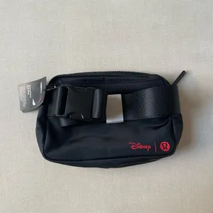 Disney x lululemon Everywhere Belt Bag 1L Mickey in Motion Graphic thumbnail 5