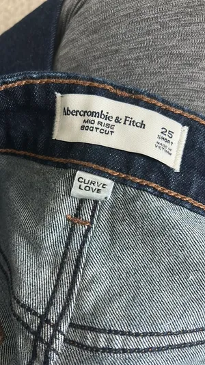 Abercrombie Mid-Rise Bootcut Jeans thumbnail 3