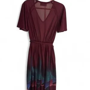 In Roads Burgundy Vintage MIDI Dress with Tie Waist and Short Sleeves thumbnail 2