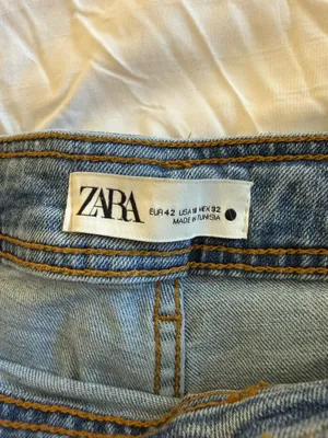 ZARA Wide-Leg Jeans thumbnail 3