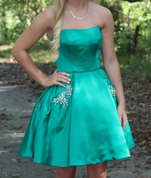 Sherri Hill Green homecoming dress with pockets thumbnail 3