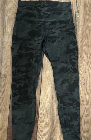 Lululemon High-Waist Camo Leggings - Dark Green/Black thumbnail 1