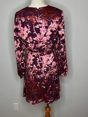 Hope & Ivy - Red The Dolly Devore Velvet Skater Dress With Ribbon Tie Neck thumbnail 3