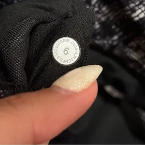 Lululemon Energy Longline Bra Lino Slide Alpine White Black- Size 6 thumbnail 2