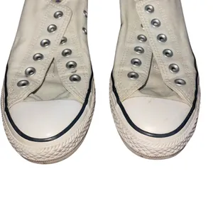 Women's White Converse Chuck Taylor All Star Low-Top Sneakers Size 8 thumbnail 2