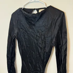 NEW Bec & Bridge Ren Long Sleeve Midi Dress in Black Size 6 Open Back Satin thumbnail 4