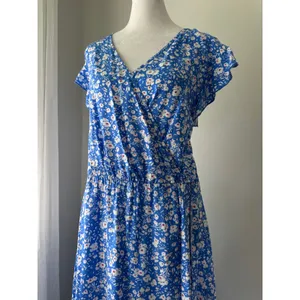 Grecerelle Blue & White Floral Print V-Neck Short Sleeve High Low Maxi Dress thumbnail 7