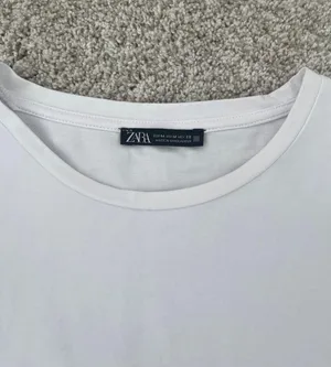ZARA Cropped T-Shirt thumbnail 2