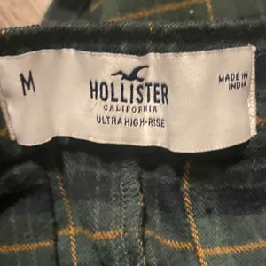 EUC Hollister Pleated Plaid Mini Skirt Size Medium School Girl Preppy Valley thumbnail 4