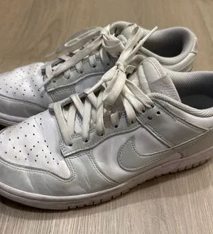 Nike Women's White Low-Top Sneakers thumbnail 1