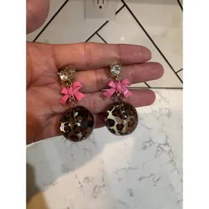 Betsey Johnson leopard print lucite ball drop earrings crystal stud pink bow Y2K thumbnail 3