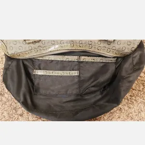 Med/Lg authentic Vintage Guess zippered purse thumbnail 3