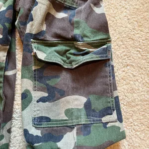 Forever 21 Casual Green Denim Camo Pants thumbnail 10