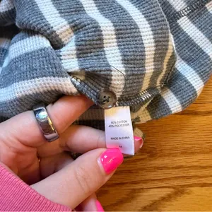 Koolaburra by Ugg gray and white striped long sleeve v neck Henley size medium thumbnail 3