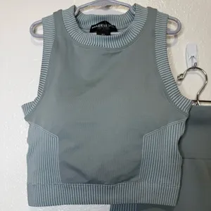 Bailey/44 Sport Set Grey Ribbed Cropped Tank and Matching Bike Shorts Size Small thumbnail 4